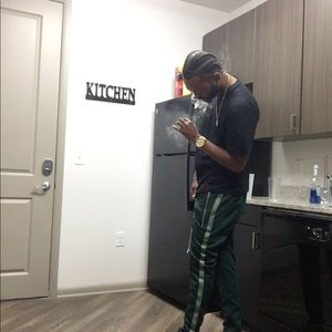 Meet your Posher, Dee